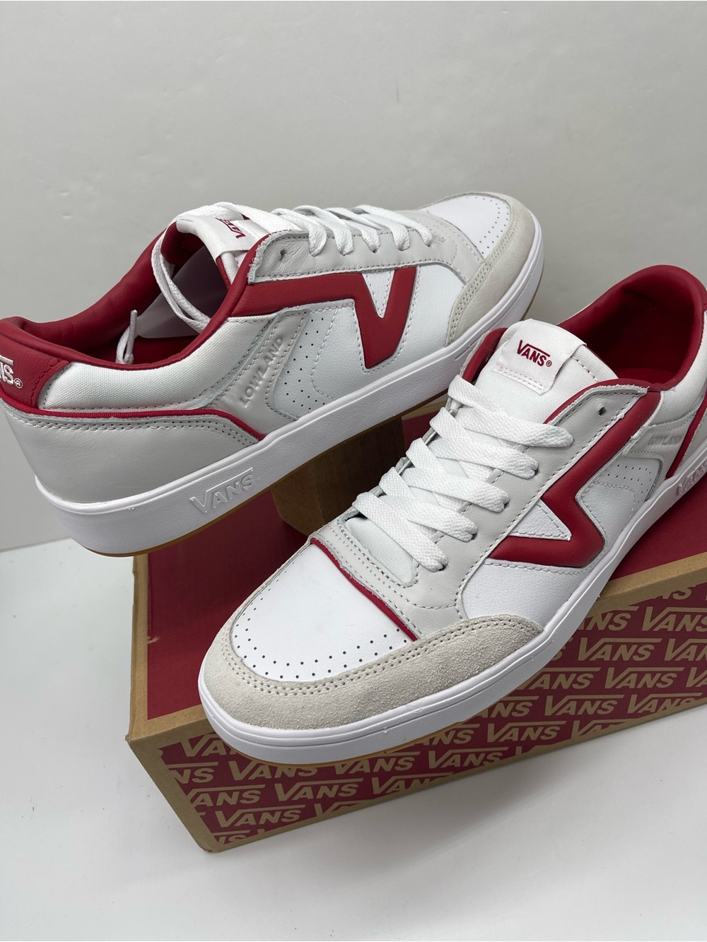 Vans Men’s Lowland Cc Jmp R Court Red/White
VN0007P2Y52 Sneakers - Picture 10 of 16